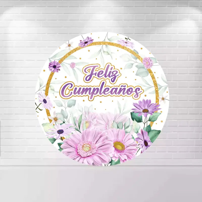 Round backdrop with "Feliz Cumpleaños" text and purple floral design, adorned with gold accents